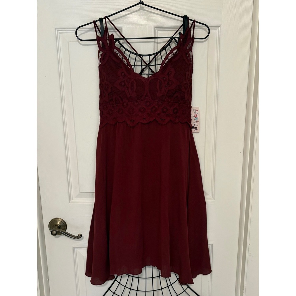 NWT Vine and Valley Women's Medium Burgundy Lace Strappy Midi Dress